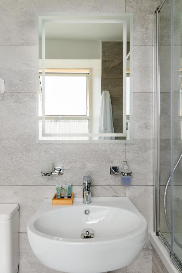 Hotel The Torland - Seafront - Free Parking, En-suite 4*