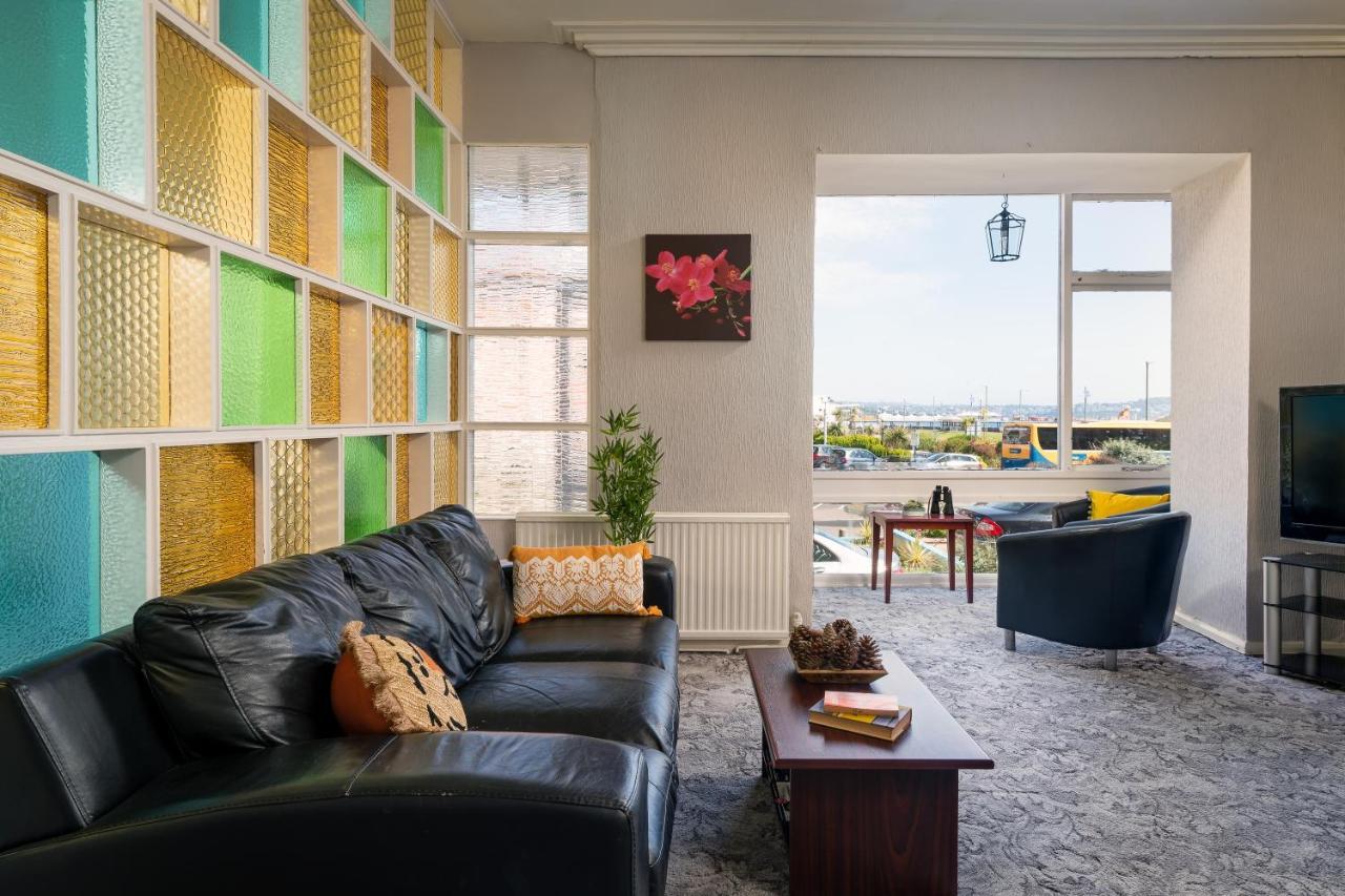 Hotel The Torland - Seafront - Free Parking, En-suite Paignton