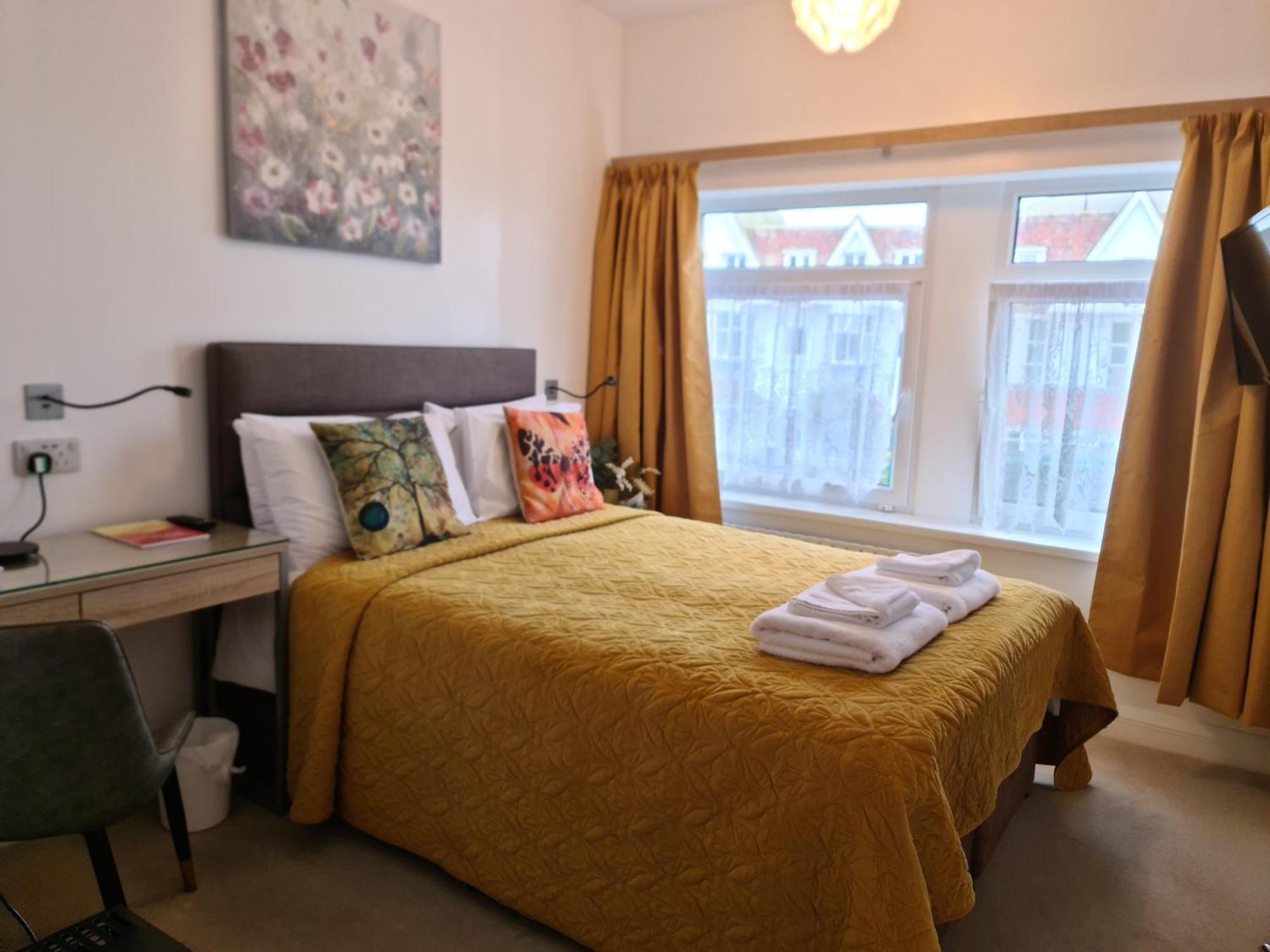 The Torland - Seafront - Free Parking, En-suite Hotel Paignton