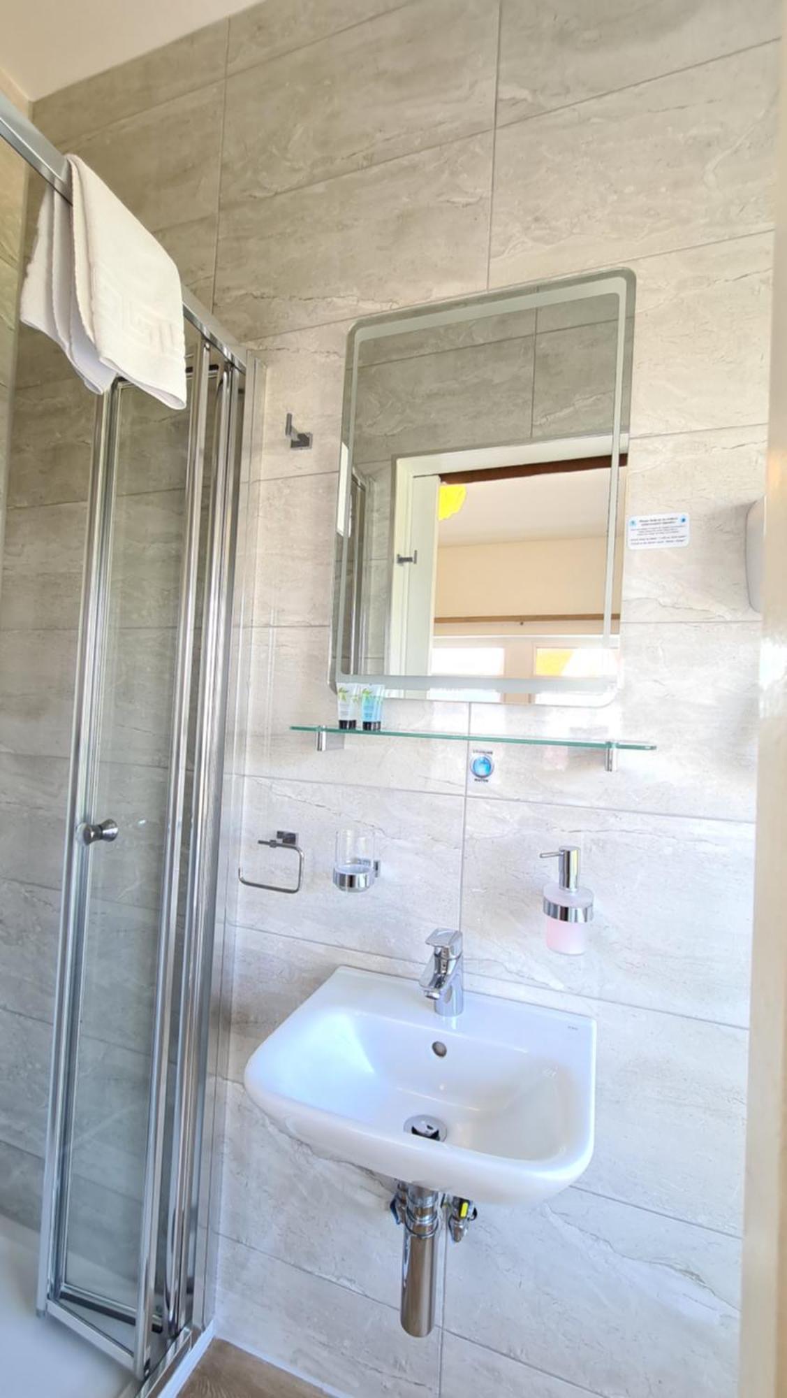 The Torland - Seafront - Free Parking, En-suite 4* Paignton