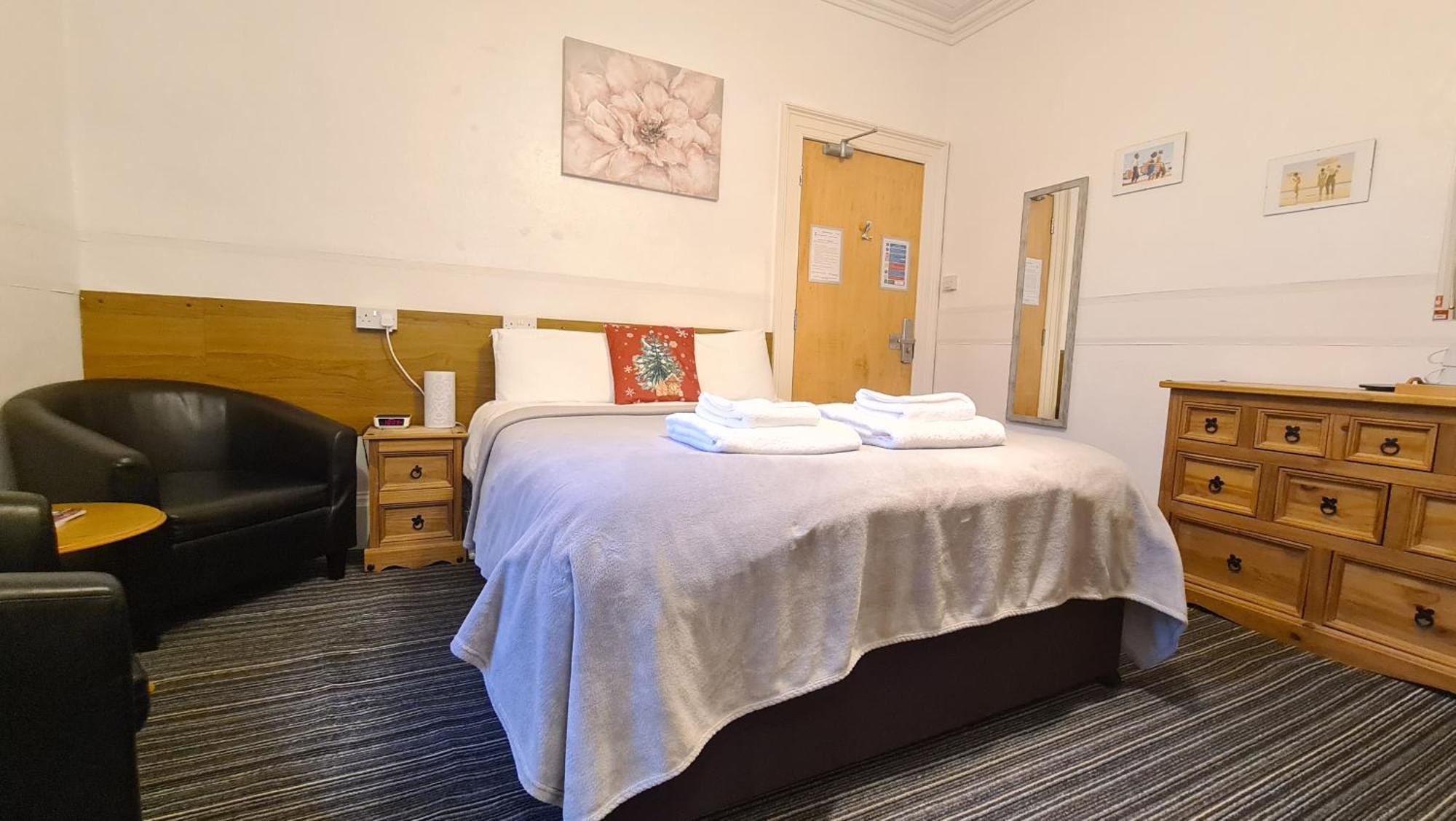 Hotel The Torland - Seafront - Free Parking, En-suite