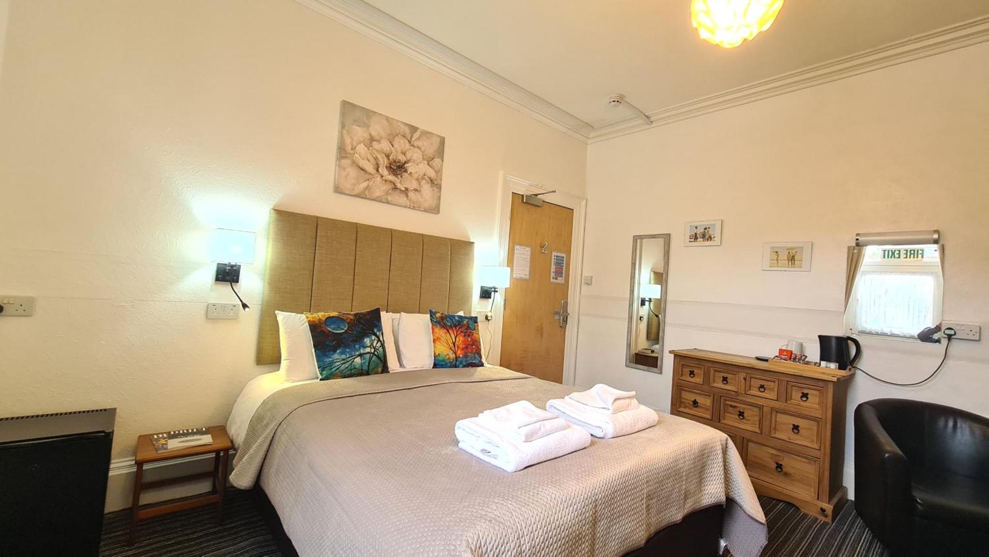 The Torland - Seafront - Free Parking, En-suite Hotel Paignton