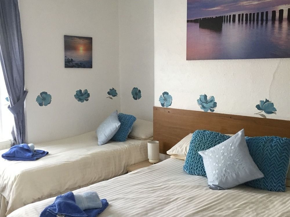 The Torland - Seafront - Free Parking, En-suite Hotel