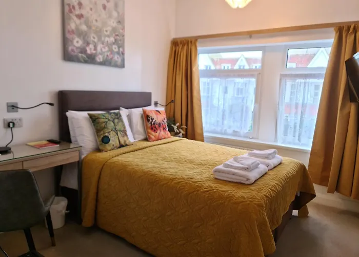 The Torland - Paignton Seafront - Free Parking, All Rooms En-Suite