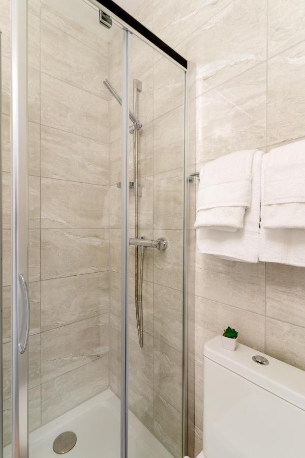 The Torland - Seafront - Free Parking, En-suite 4* Paignton
