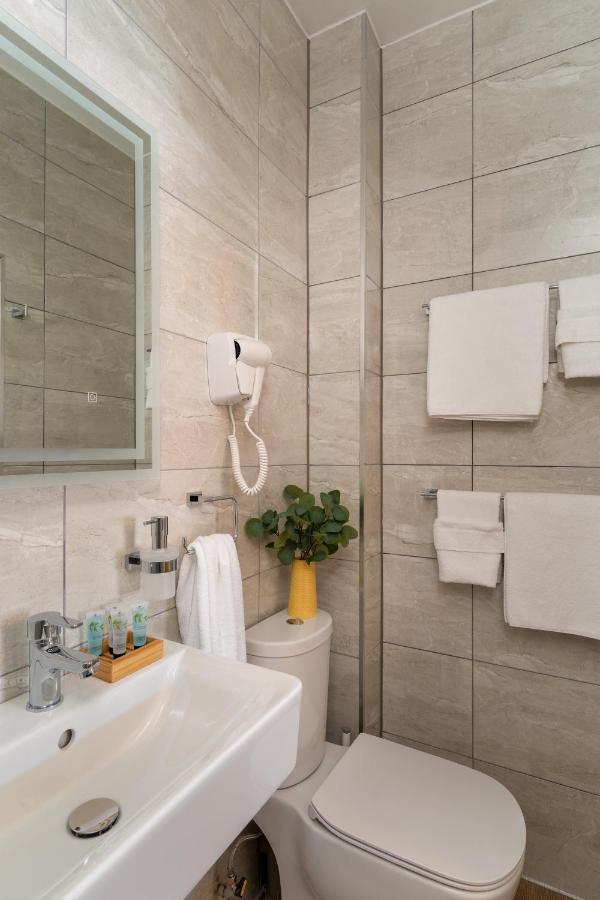 Hotel The Torland - Seafront - Free Parking, En-suite 4*
