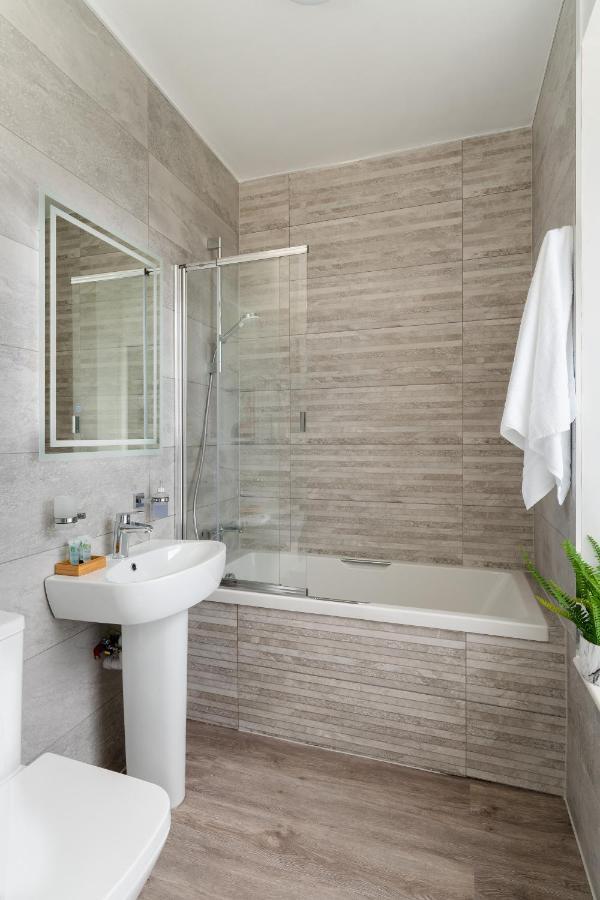 Hotel The Torland - Seafront - Free Parking, En-suite