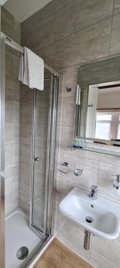 Hotel The Torland - Seafront - Free Parking, En-suite 4*