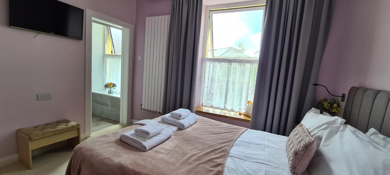 Hotel The Torland - Seafront - Free Parking, En-suite Paignton