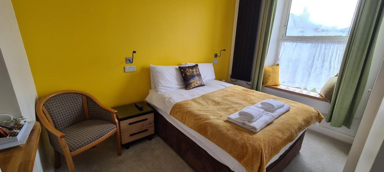 Hotel The Torland - Seafront - Free Parking, En-suite 4*