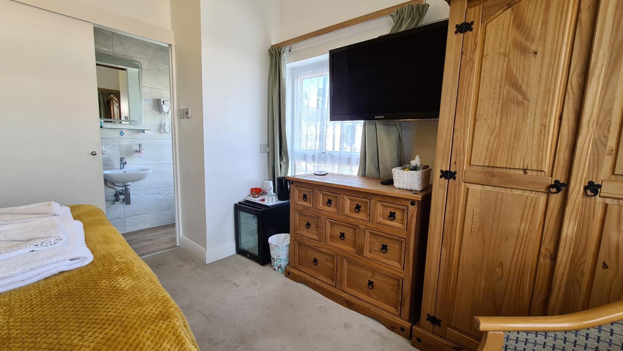 The Torland - Seafront - Free Parking, En-suite 4*
