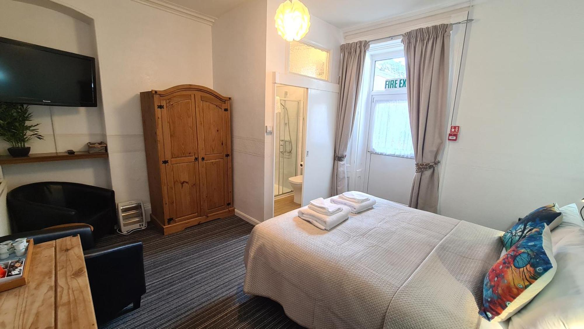 Hotel The Torland - Seafront - Free Parking, En-suite Paignton