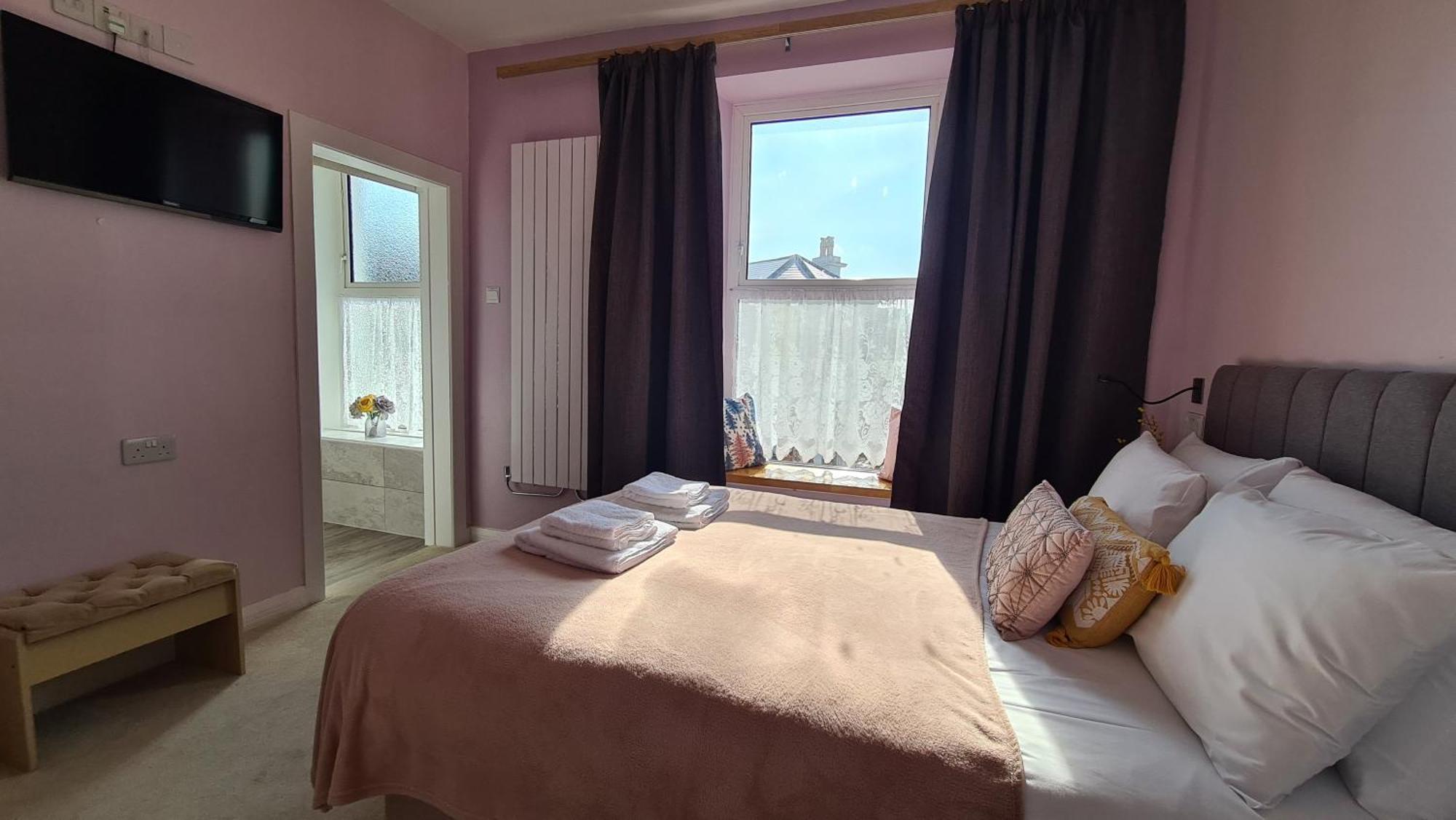 The Torland - Seafront - Free Parking, En-suite 4* Paignton